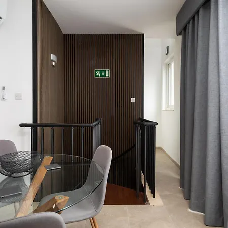 Апартаменты Modern 2br Duplex Penthouse With Front Balcony And Large Terrace - Close To Saint Julians & Sliema Gzira