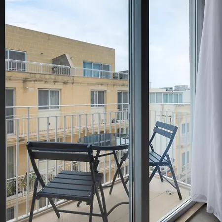 Modern 2br Duplex Penthouse With Front Balcony And Large Terrace - Close To Saint Julians & Sliema Apartment