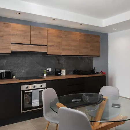Modern 2br Duplex Penthouse With Front Balcony And Large Terrace - Close To Saint Julians & Sliema Apartment Gzira