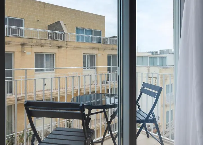 Modern 2br Duplex Penthouse With Front Balcony And Large Terrace - Close To Saint Julians & Sliema Daire