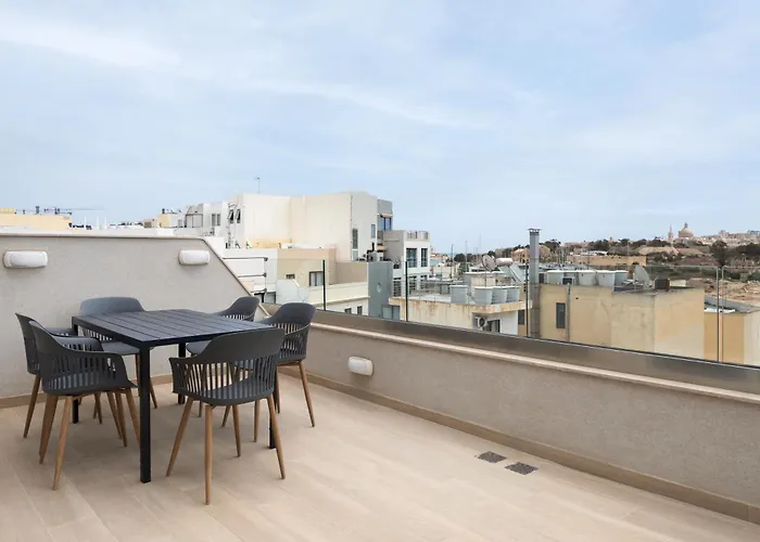 Daire Modern 2br Duplex Penthouse With Front Balcony And Large Terrace - Close To Saint Julians & Sliema Gzira
