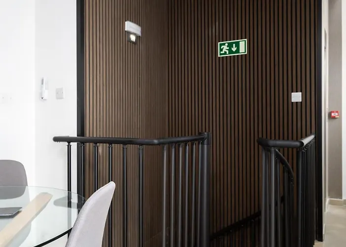 Daire Modern 2br Duplex Penthouse With Front Balcony And Large Terrace - Close To Saint Julians & Sliema *