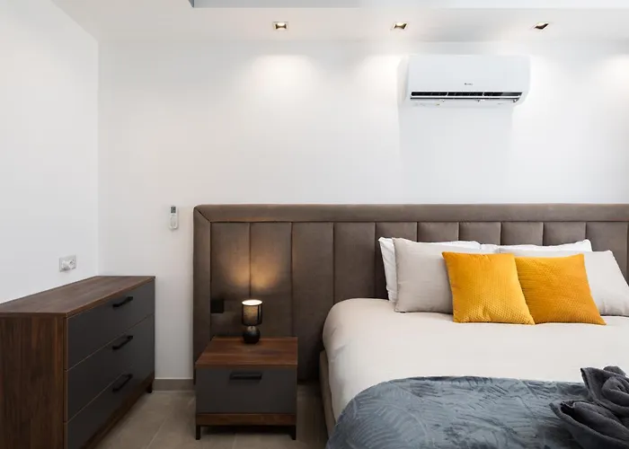 Modern 2br Duplex Penthouse With Front Balcony And Large Terrace - Close To Saint Julians & Sliema * Gzira