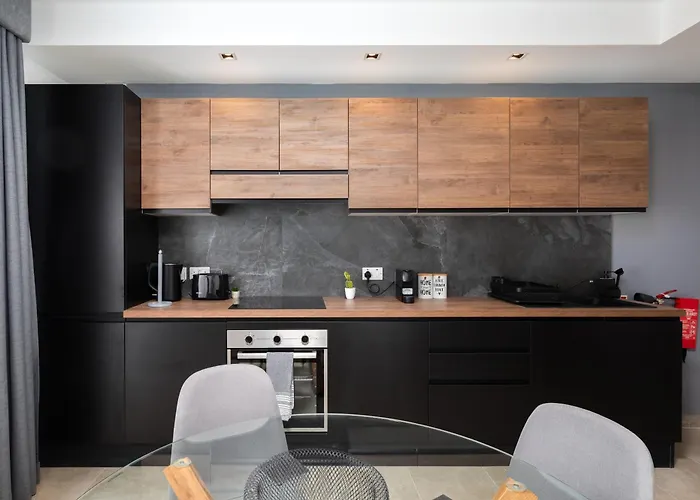 Daire Modern 2br Duplex Penthouse With Front Balcony And Large Terrace - Close To Saint Julians & Sliema