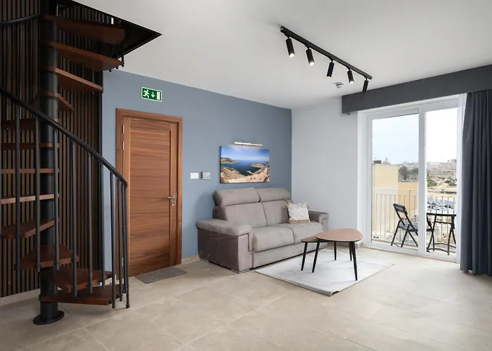 Daire Modern 2br Duplex Penthouse With Front Balcony And Large Terrace - Close To Saint Julians & Sliema *