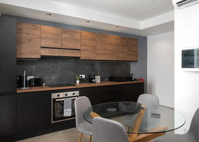 Modern 2br Duplex Penthouse With Front Balcony And Large Terrace - Close To Saint Julians & Sliema Daire Gzira