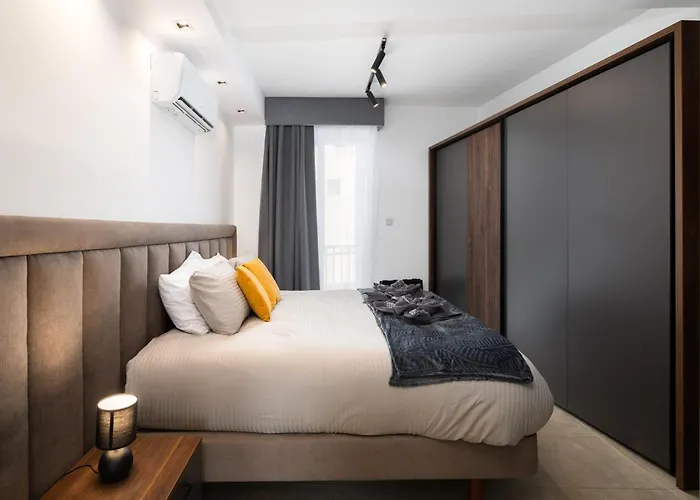 Modern 2br Duplex Penthouse With Front Balcony And Large Terrace - Close To Saint Julians & Sliema * Gzira