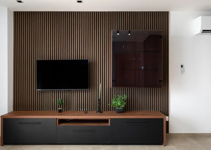 Modern 2br Duplex Penthouse With Front Balcony And Large Terrace - Close To Saint Julians & Sliema Daire