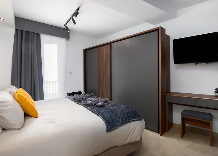 Lejlighed Modern 2br Duplex Penthouse With Front Balcony And Large Terrace - Close To Saint Julians & Sliema