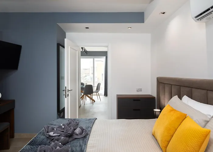 Modern 2br Duplex Penthouse With Front Balcony And Large Terrace - Close To Saint Julians & Sliema * Gzira