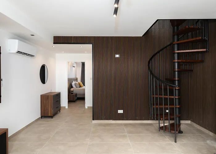 Daire Modern 2br Duplex Penthouse With Front Balcony And Large Terrace - Close To Saint Julians & Sliema